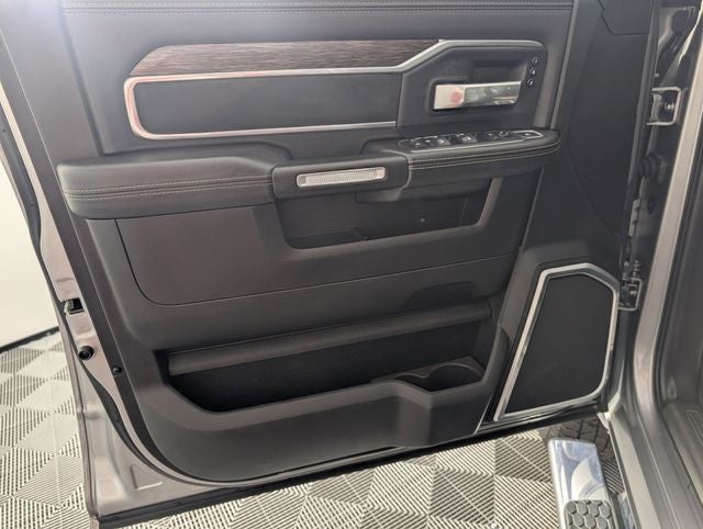 2019 RAM 2500 Laramie Crew Cab 4x4 6'4' Box