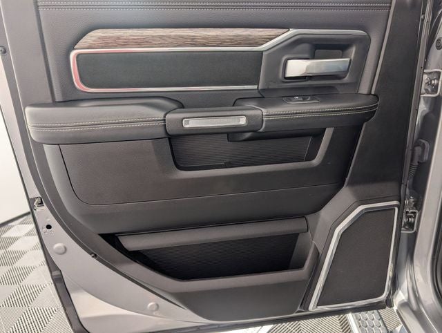 2019 RAM 2500 Laramie Crew Cab 4x4 6'4' Box