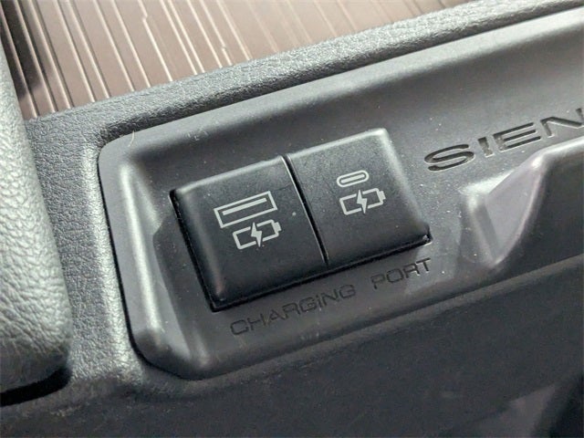 2021 Toyota Sienna LE 8 Passenger