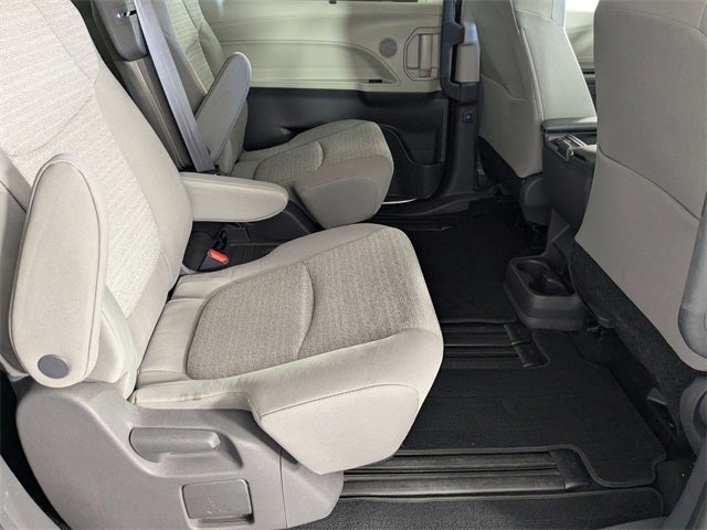 2021 Toyota Sienna LE 8 Passenger
