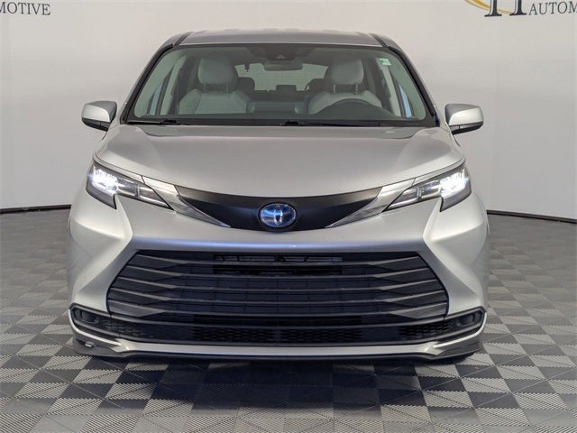 2021 Toyota Sienna LE 8 Passenger