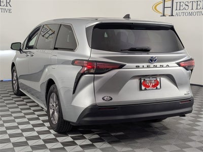 2021 Toyota Sienna LE 8 Passenger