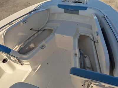 2024 Robalo R202 Explorer Base