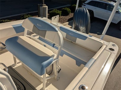 2024 Robalo R202 Explorer Base