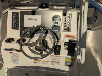 2024 Robalo R202 Explorer Base