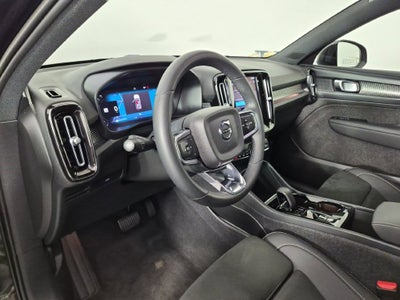 2023 Volvo XC40 B5 Plus Dark Theme