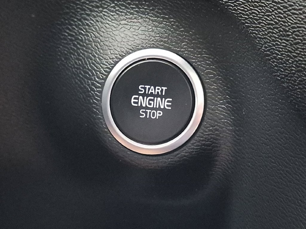 2023 Volvo XC40 B5 Plus Dark Theme