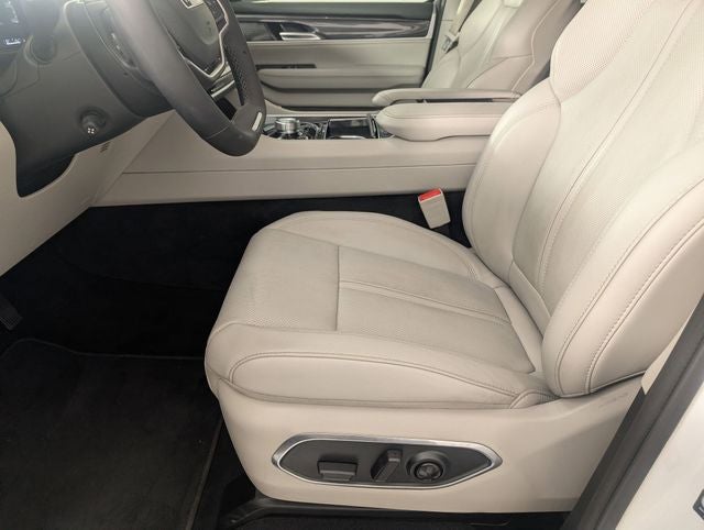 2024 Jeep Wagoneer Base