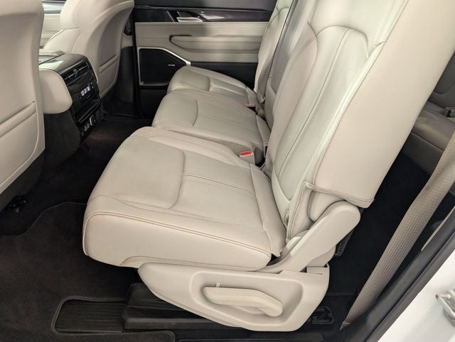 2024 Jeep Wagoneer Base