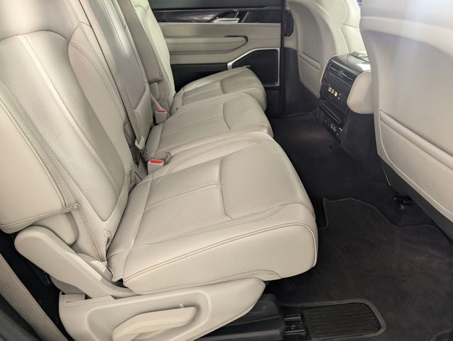 2024 Jeep Wagoneer Base