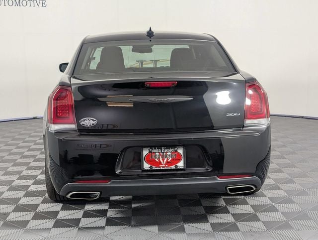 2022 Chrysler 300 Touring