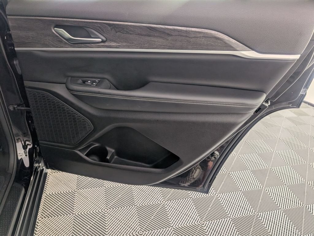 2023 Jeep Grand Cherokee L Limited 4x2