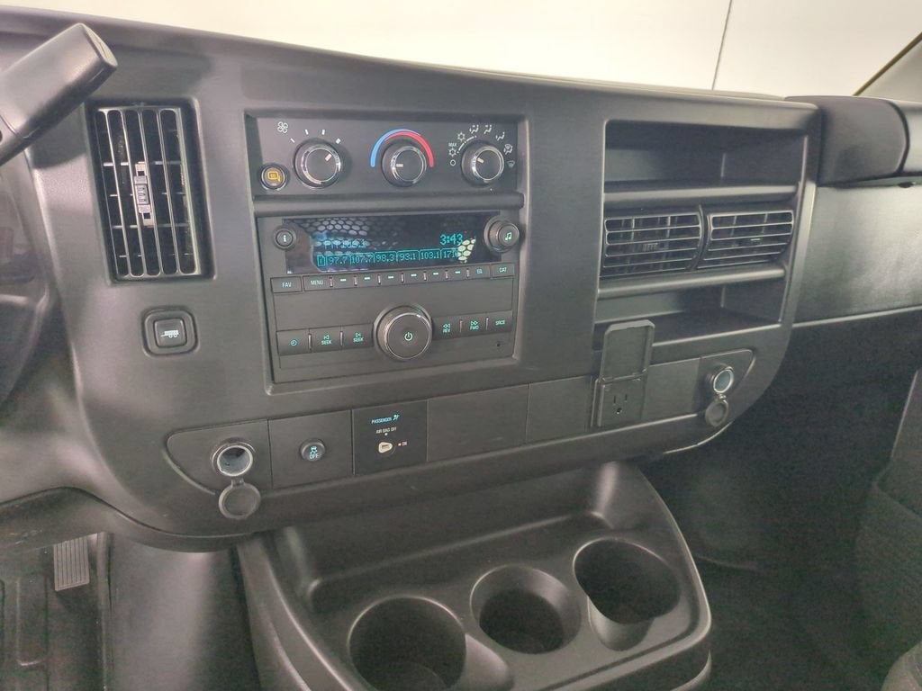 2025 Chevrolet Express Cargo WT