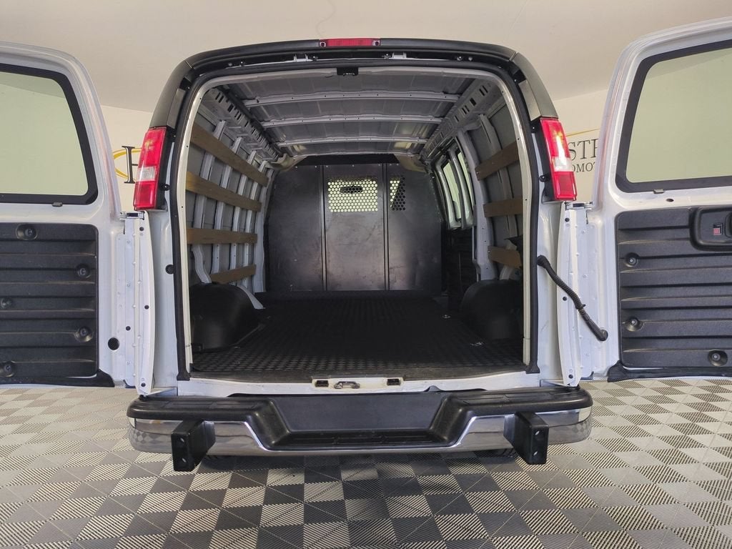 2025 Chevrolet Express Cargo WT