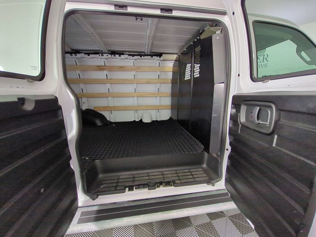 2025 Chevrolet Express Cargo WT