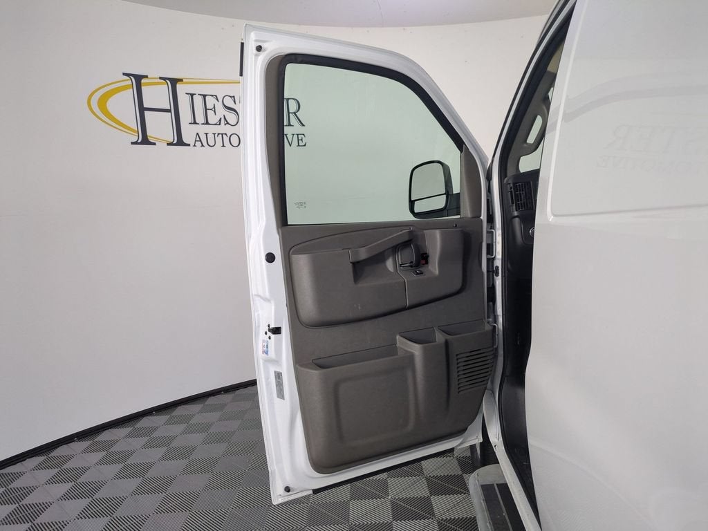 2025 Chevrolet Express Cargo WT
