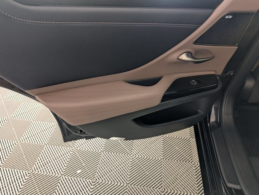 2022 Lexus ES 300h Ultra Luxury