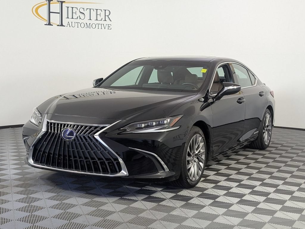2022 Lexus ES 300h Ultra Luxury
