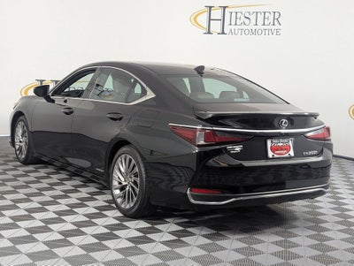 2022 Lexus ES 300h Ultra Luxury