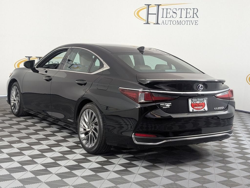 2022 Lexus ES 300h Ultra Luxury