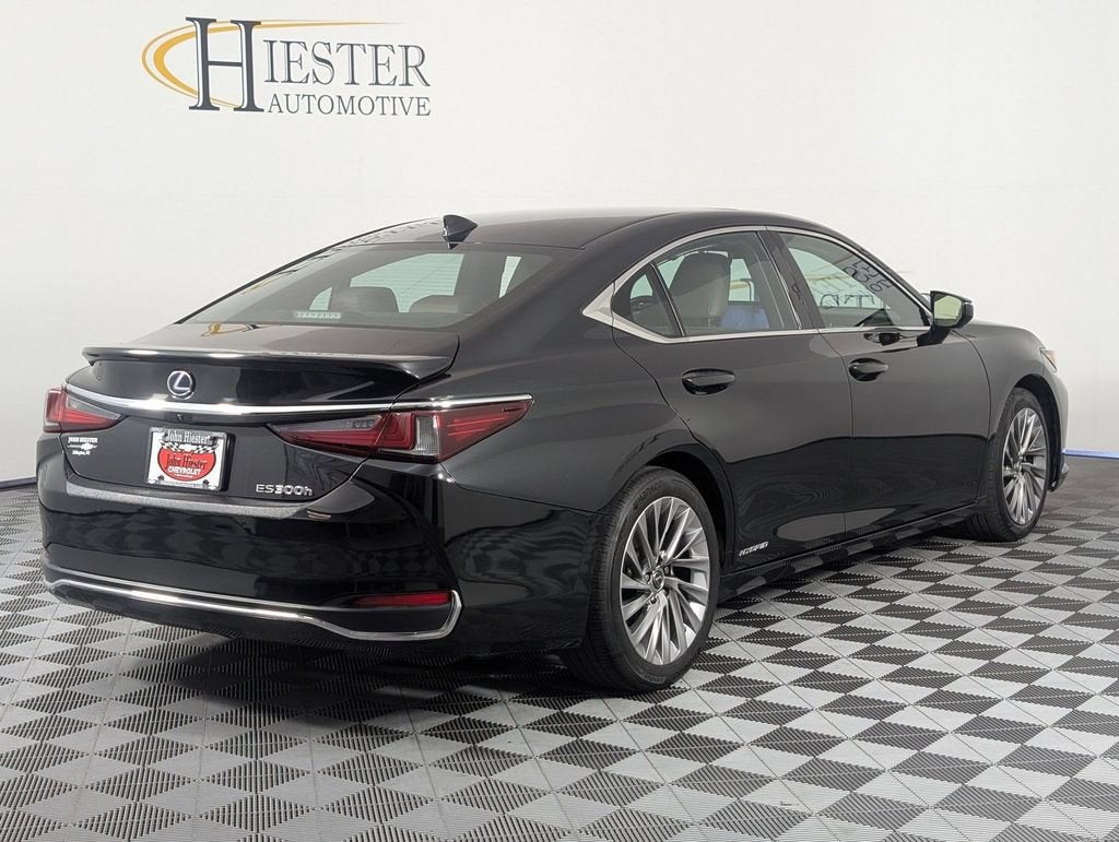 2022 Lexus ES 300h Ultra Luxury