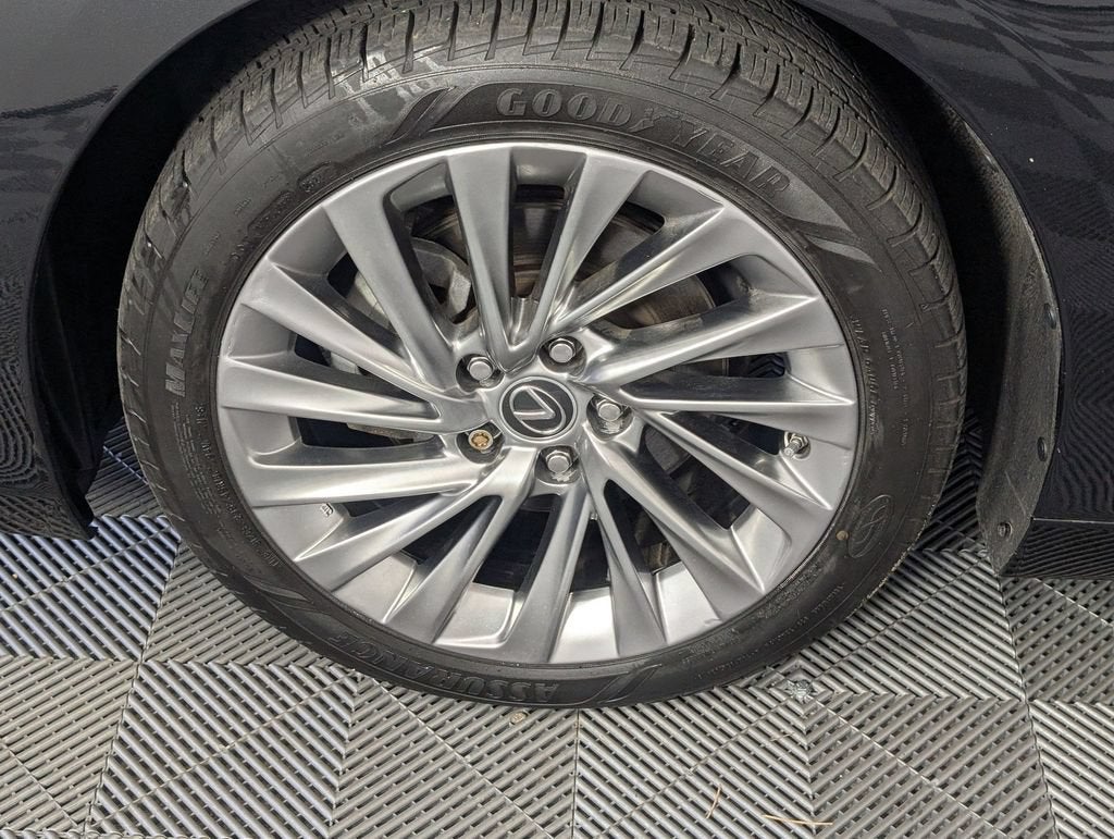 2022 Lexus ES 300h Ultra Luxury
