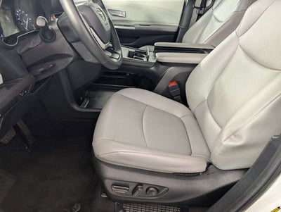 2025 Toyota Sienna XLE