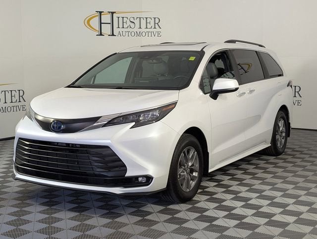 2025 Toyota Sienna XLE