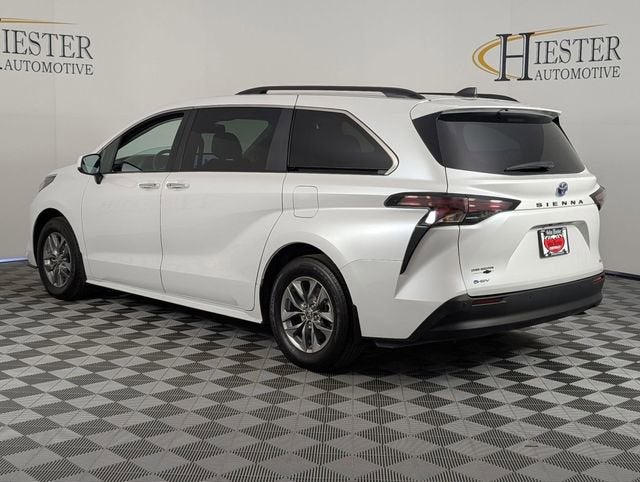 2025 Toyota Sienna XLE