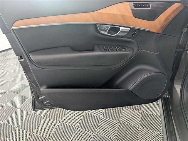 2023 Volvo XC90 Recharge Plug-In Hyb Plus Dark Theme