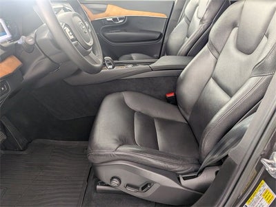 2023 Volvo XC90 Recharge Plug-In Hyb Plus Dark Theme