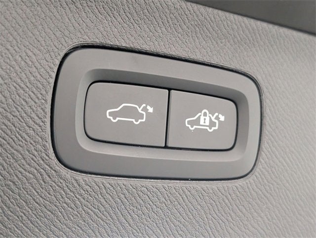 2023 Volvo XC90 Recharge Plug-In Hyb Plus Dark Theme