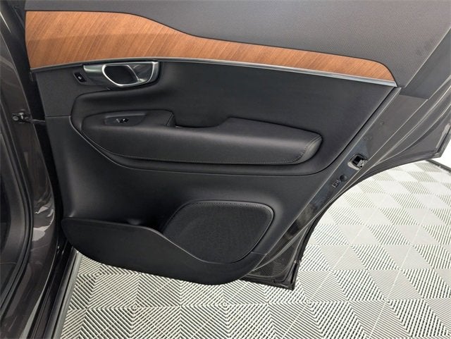 2023 Volvo XC90 Recharge Plug-In Hyb Plus Dark Theme